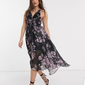 Midi dress w. raw edge detail ~ NWT